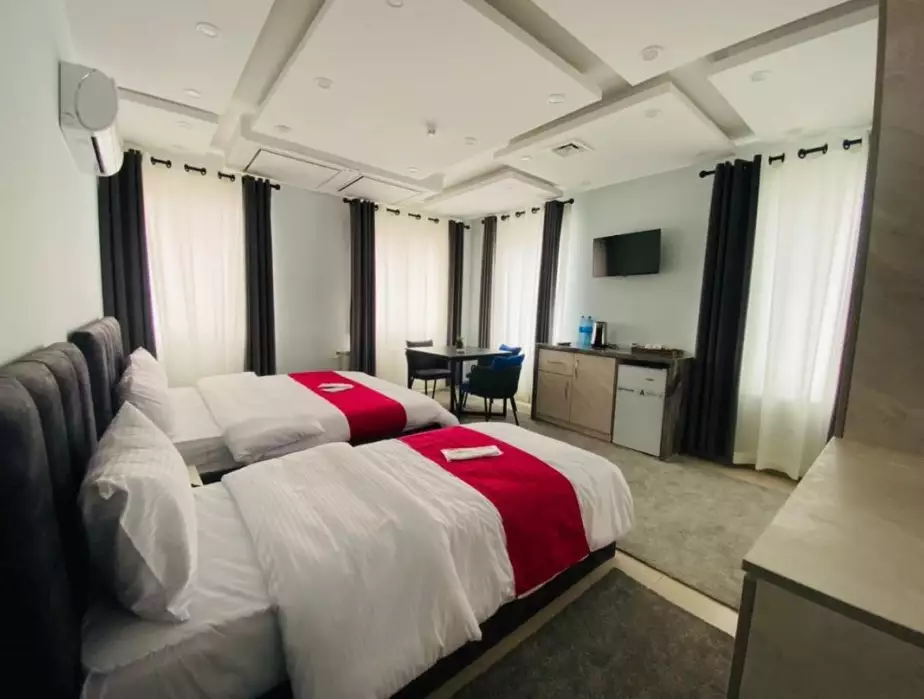 Alibaba https://cdn.alibaba.ir/ostorage/hotel-accommodation-images/6858061bac13a7ed0d84df71_سه تخته vipروبه دریا.webp